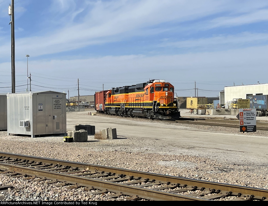 BNSF 2550 & 2597